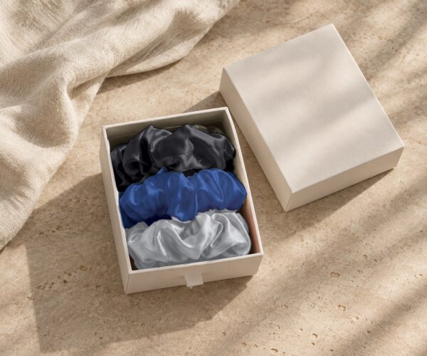Curio Silk silk scrunchie gift box in black silver blue
